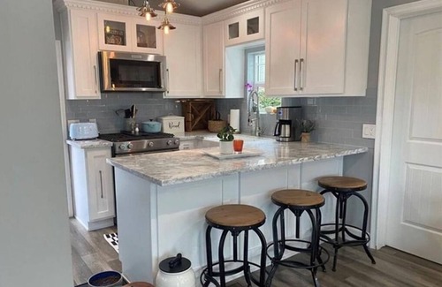 South Laguna Apartment | 3 Bedroom Single family L-459413 by Houzlet