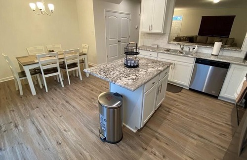 Mosby Apartment | 3 Bedroom Single family 368311 by Houzlet