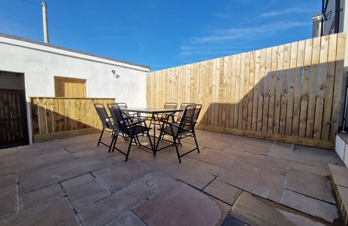 Merthyr Tydfil House | 3 Bedroom Stylish Home in Merthyr Tydfil. Walking Distance to Town Centre