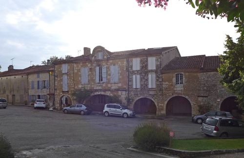 Saint-Clar House | 3 bedroomed house in beautiful arcaded square