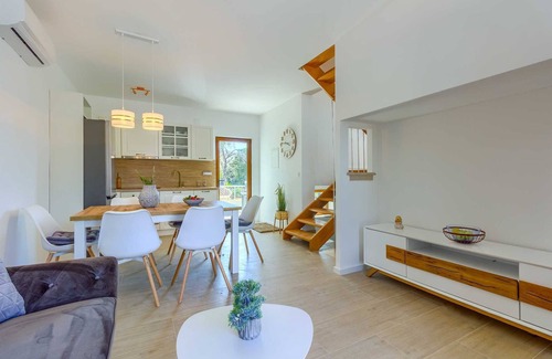 Dracevica Villa | 3 bedrooms, 2 bathroom villa with pool and nature views