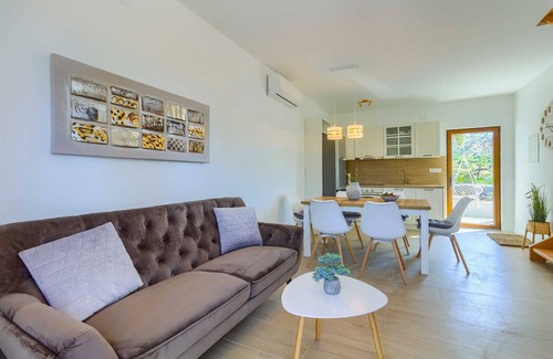 Dracevica Villa | 3 bedrooms, 2 bathroom villa with pool and nature views