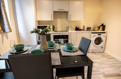 Deptford Apartment | 3 bedrooms Flat -wifi-freeparking-babycot-15min to Pepys park