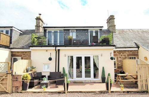 Norham Cottage | 3 Bedrooms - 2 Bath Rooms - Dog Friendly - Parking