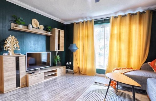 Cradley Apartment | 3 Bedrooms house/Homevy Relocations