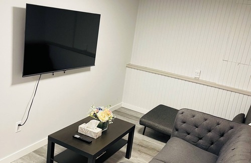 Hastings House | 3 Bedrooms in Vancouver (Close to PNE and Downtown)