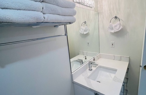 Hastings House | 3 Bedrooms in Vancouver (Close to PNE and Downtown)