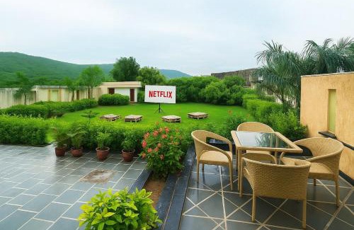 Jamdoli Villa | 3 BHK Farm With Indoor Pool Near City Centre