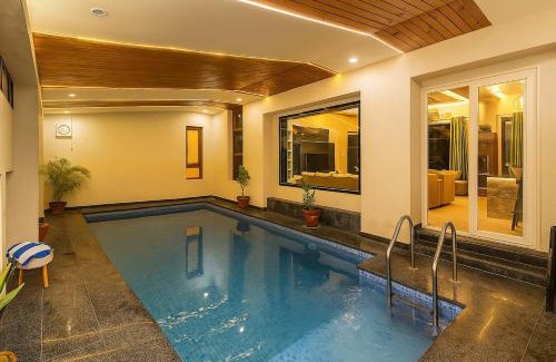 Jamdoli Villa | 3 BHK Farm With Indoor Pool Near City Centre