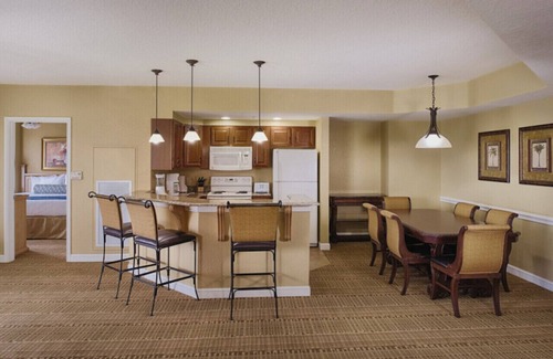 Lake Buena Vista Resort | 3 BR-Dlx Inside Disney Gates-5 Pools, Lazy Rivers, Pay 25% Deposit