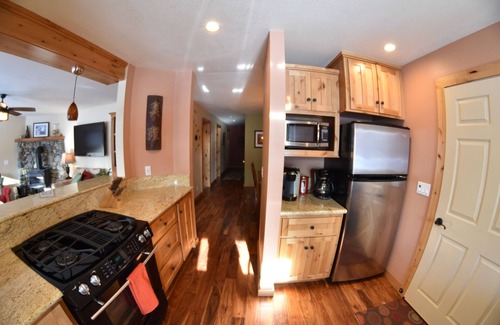 Truckee Condo | 3 BR Family Friendly Updated Condo Near Ski Hill, Lake & Hiking.
