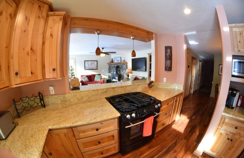 Truckee Condo | 3 BR Family Friendly Updated Condo Near Ski Hill, Lake & Hiking.