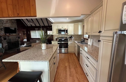 New Fairfield House | 3 BR Lake House in Gated Candlewood Lake Community