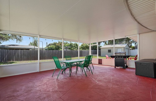 South Pinellas Community Council House | 3 BR Retreat in St. Pete's - Close to beaches!