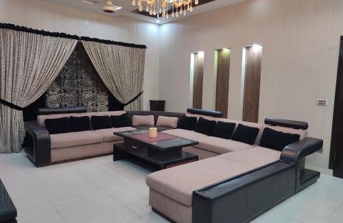 Lahore House | 3 BR Serviced Ground Floor Near Emporium Mall