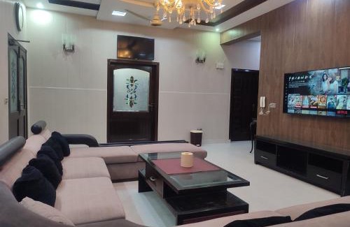 Lahore House | 3 BR Serviced Ground Floor Near Emporium Mall