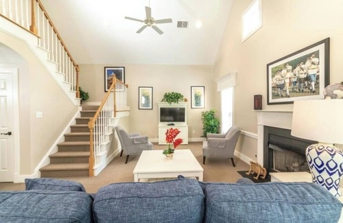 Lackey Resort | 3 Bright Luxury Cottages Near Jamestown & Water Country USA Attractions
