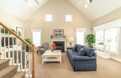 Lackey Resort | 3 Bright Luxury Cottages Near Jamestown & Water Country USA Attractions