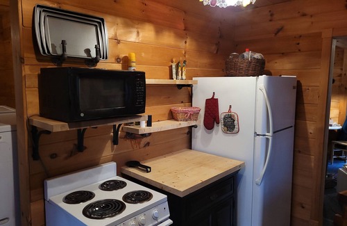 Bruno Cabin | 3 cabins on 2 acres - Great for groups - Minutes to Buffalo