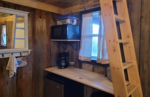 Bruno Cabin | 3 cabins on 2 acres - Great for groups - Minutes to Buffalo