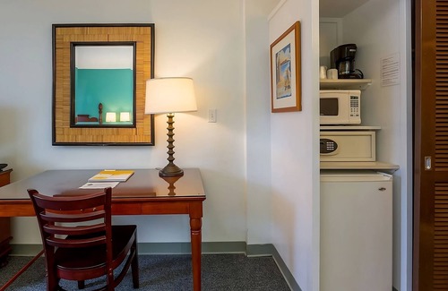 Ala Moana House | 3 City View Moderate Rooms at Pagoda Hotel