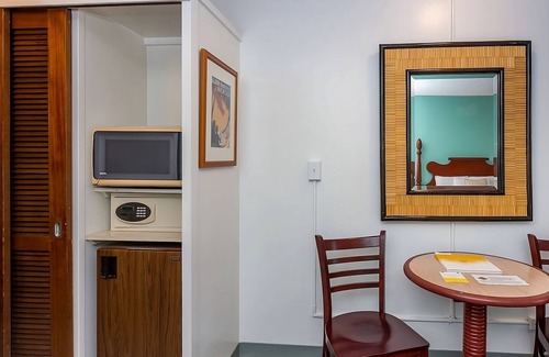 Ala Moana House | 3 City View Moderate Rooms at Pagoda Hotel