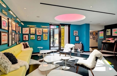 West Fens Hotel | 3 Convenient Units Minutes from Museum of Science! Pets Allowed, Valet Parking!