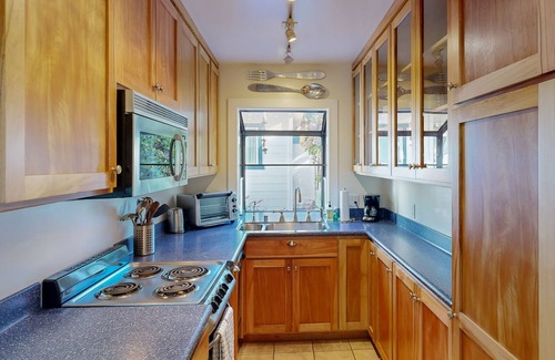 Stinson Beach House | 3-Cottage Beach Retreat w/Hot Tub, Fire Pit & Views - 40' to Ocean