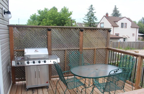 Welland House | 3 Cozy Queen Beds; 20 minutes from Niagara Falls