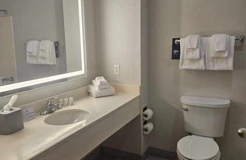 West Kissimmee Hotel | 3 Family-Friendly Suite Close to Parks with Free Breakfast & Outdoor Pool