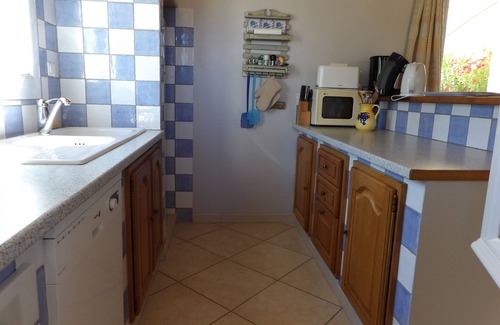 Grillon Villa | 3* gîte in Provence- private fenced garden, quiet with swimming pool near Grignan