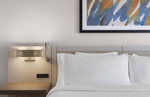 Albuquerque Hotel | 3 King Bed Units | Pool & Dining