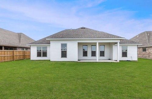Lake Charles House | 3-Kingbd|PetFriendly|Fenced Yard