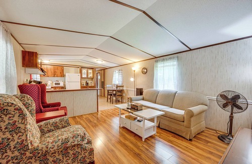 New London Cottage | 3 Mi to Badin Lake: Quiet New London Retreat