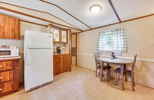 New London Cottage | 3 Mi to Badin Lake: Quiet New London Retreat
