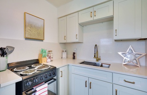 Royal Poinciana House | 3 Mi to Beach: Quaint Home w/Patio in Hollywood