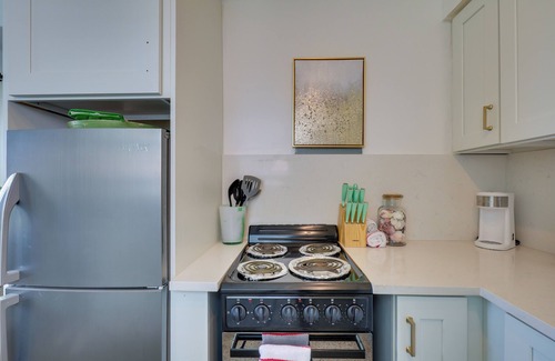 Royal Poinciana House | 3 Mi to Beach: Quaint Home w/Patio in Hollywood