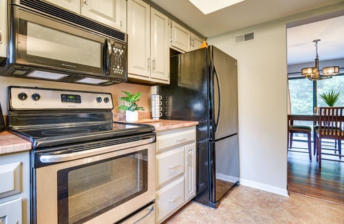 Eden House | 3 Mi to Downtown: Inviting Lancaster Home!