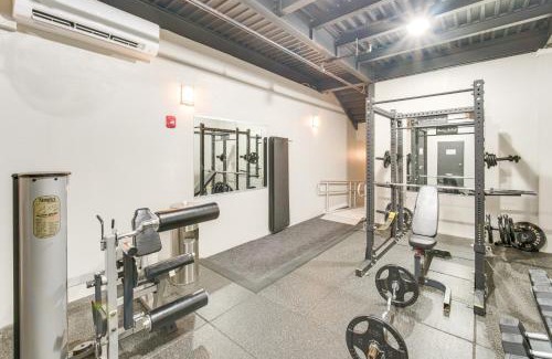 Ohio City Apartment | 3 Mi to Dtwn Cleveland Condo with Lake Erie Views!