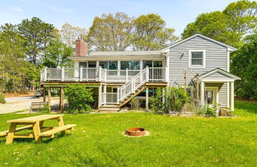 Mashpee Neck House | 3 Mi to Mashpee Commons Family Home with Fireplace