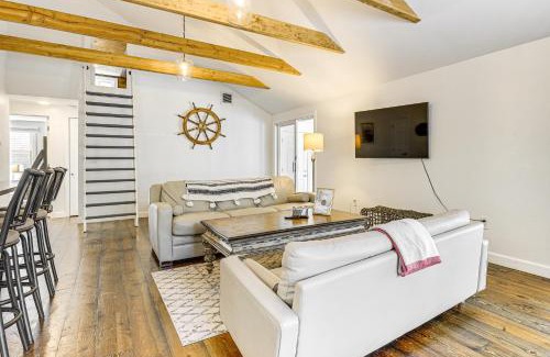 Mashpee Neck House | 3 Mi to Mashpee Commons Family Home with Fireplace