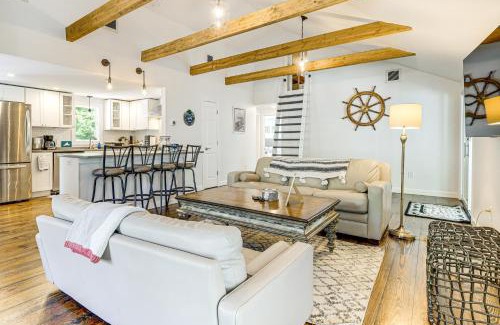 Mashpee Neck House | 3 Mi to Mashpee Commons Family Home with Fireplace