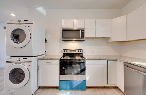 Mableton Apartment | 3 Mi to Six Flags: Apartment in Metro Atlanta