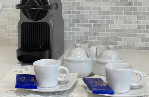 Sanibel House | 3 min walk to shells&sand-great escape Fully restored Sanibel Island