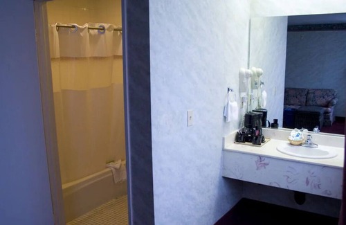 Old Town House | 3 Modern Units Near Mission Bay Aquatic Center! w/ FREE Breakfast! Parking