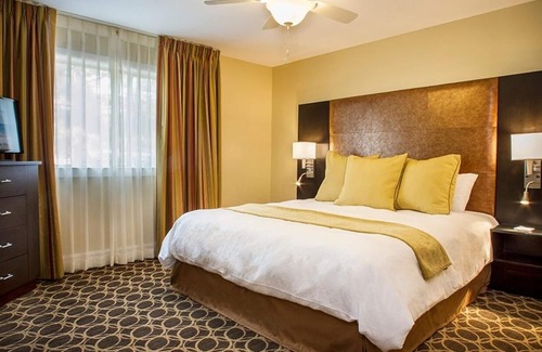 Corte Madera Hotel | 3 Peaceful Units Near Muir Woods | Outdoor Pool | Parking | BBQ Area | Courtyard