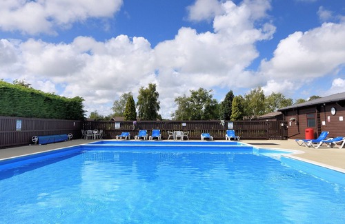 Combpyne Cabin | 3 PINEWOOD RETREAT, romantic, character holiday cottage in Lyme Regis