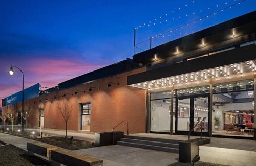 People's Freeway Hotel | 3 Rafter Rooms at evo Hotel, Free Parking & Dogs are Welcome!