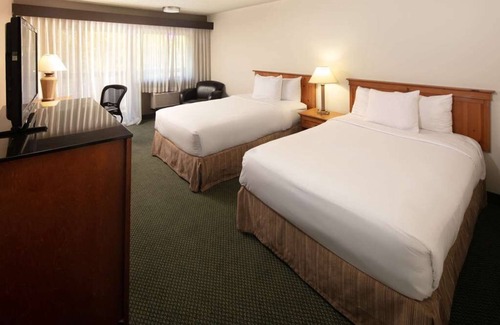 West Bellevue Hotel | 3 Relaxing Units with Complimentary Breakfast! Pets are Welcome!