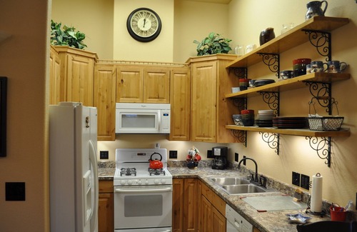 Gateway Cabin | 3 Rustic Elegant Suites - Fish, hike, site-see from your doorstep